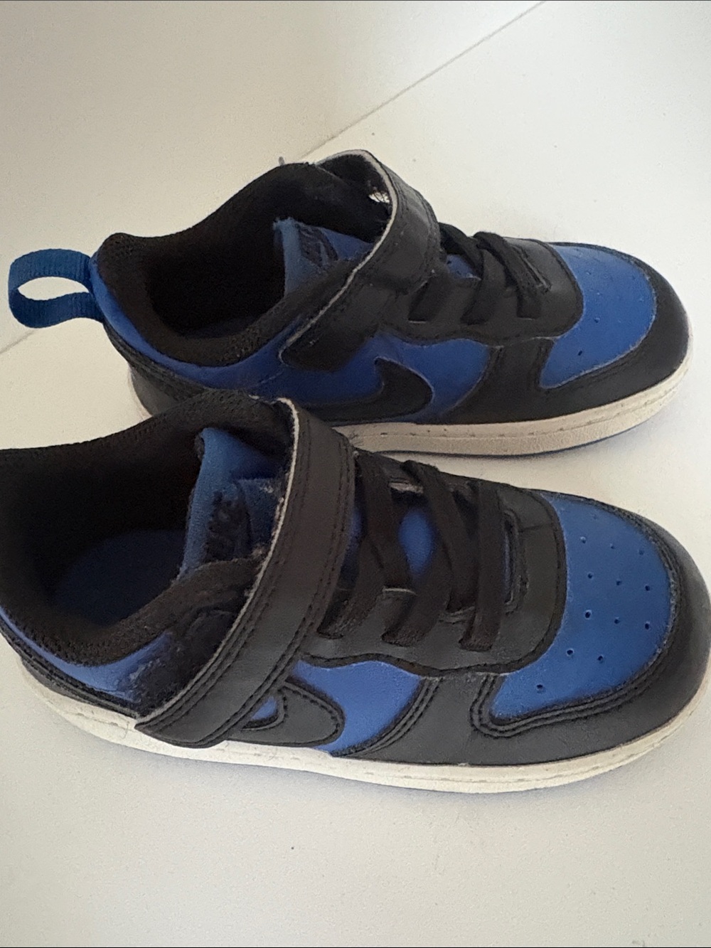 Nike Kids Black and Blue Hook-and-Loop Sneakers